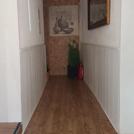 아파트 Neu Eingestellt-ruhige Ferienwohnung Auf Der Sickingerhohe Mit Tollem Wintergarten *